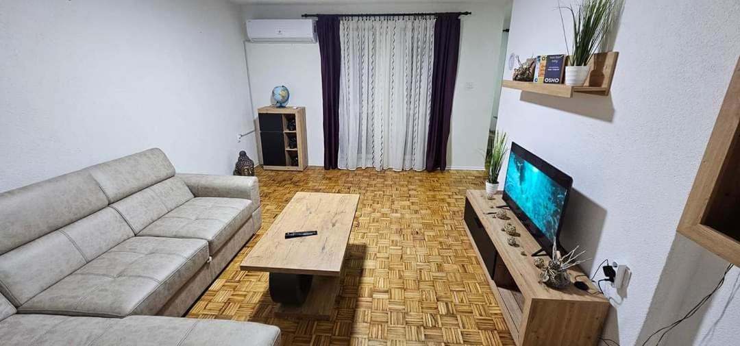 Stan Na Dan Kozarska Dubica Apartment Bosanska Dubica Exterior foto