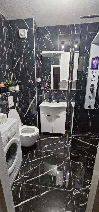 Stan Na Dan Kozarska Dubica Apartment Bosanska Dubica Exterior foto