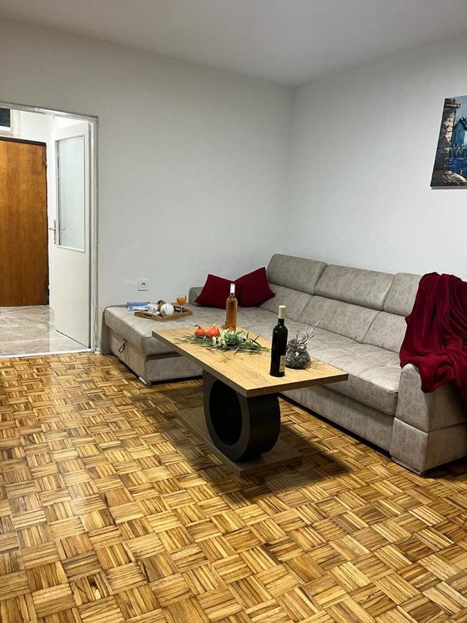 Stan Na Dan Kozarska Dubica Apartment Bosanska Dubica Exterior foto