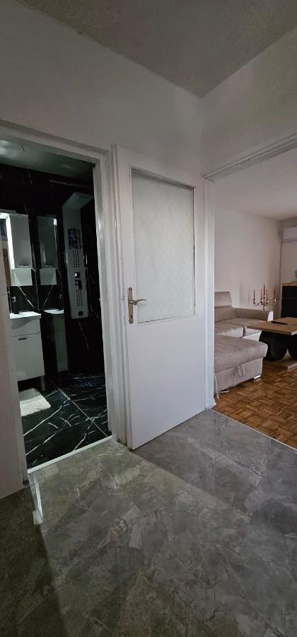 Stan Na Dan Kozarska Dubica Apartment Bosanska Dubica Exterior foto