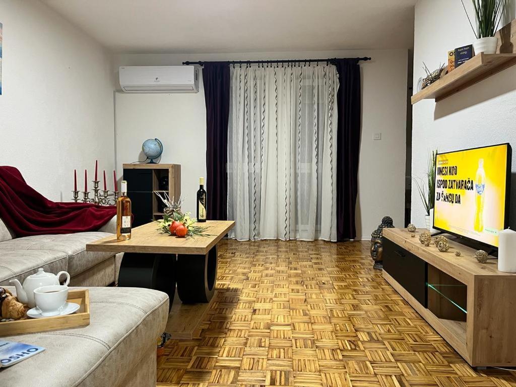 Stan Na Dan Kozarska Dubica Apartment Bosanska Dubica Exterior foto